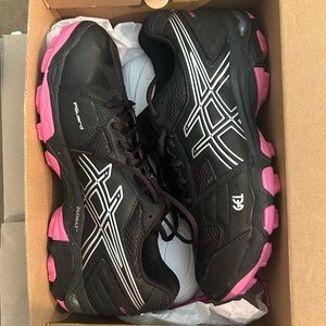 Black and pink gel blackheath 4 ASICS size 10
